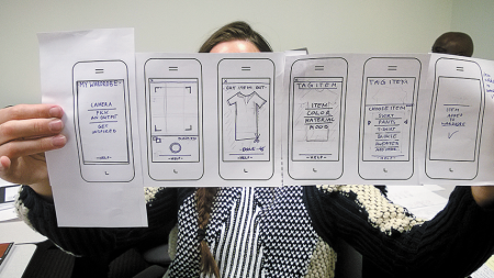 Protoyping-class-student-with-paper-prototype